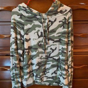 Camo Print Cropped Hoodie.
